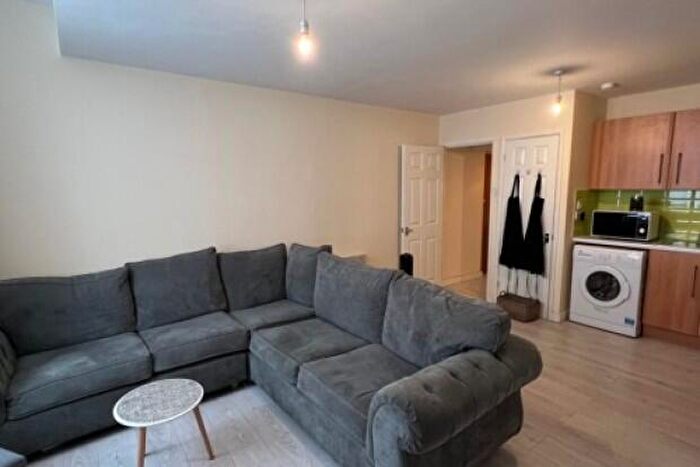 1 Bedroom Flat To Rent In Broadway Cardiff, CF24