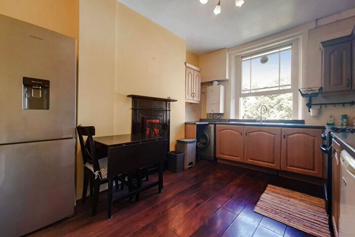 2 Bedroom Flat To Rent In .Coldharbour Lane, Brixton, London, SE5