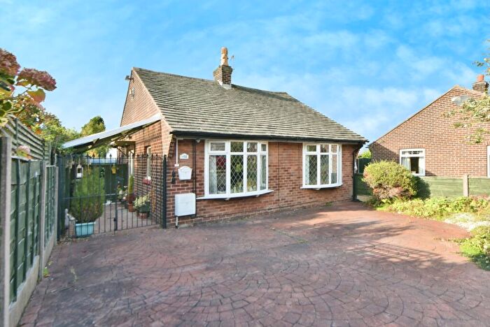2 Bedroom Bungalow For Sale In Primrose Avenue, Hyde, Greater Manchester, SK14