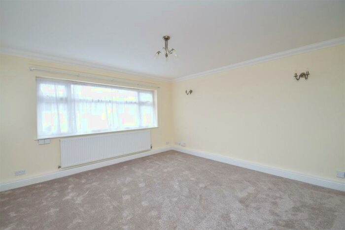 2 Bedroom Flat To Rent In High Street, Northwood, HA6