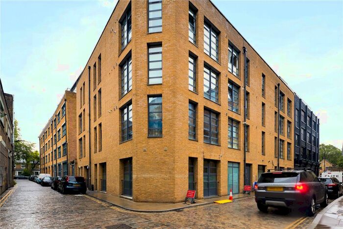 3 Bedroom Flat To Rent In Roman Apartments, Silesia Buildings, London, E8