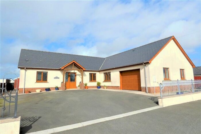 3 Bedroom Bungalow For Sale In Cartrefle, Efailwen, Clunderwen, SA66