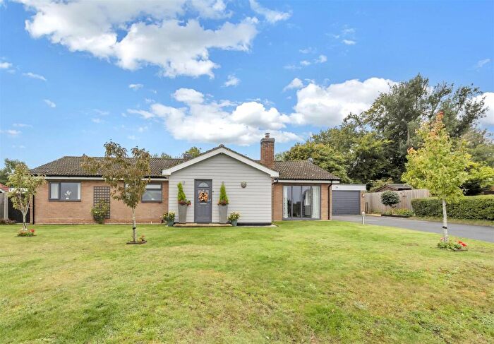 3 Bedroom Detached Bungalow For Sale In Douglas Close, Croxton, IP24