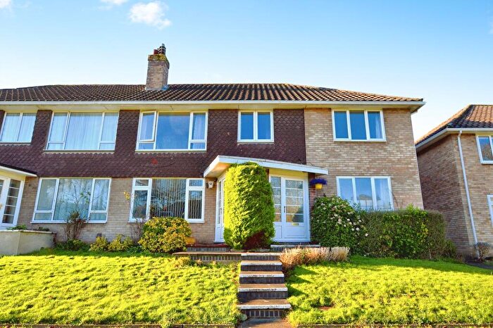 2 Bedroom Maisonette To Rent In Charmouth Court, St Albans, AL1