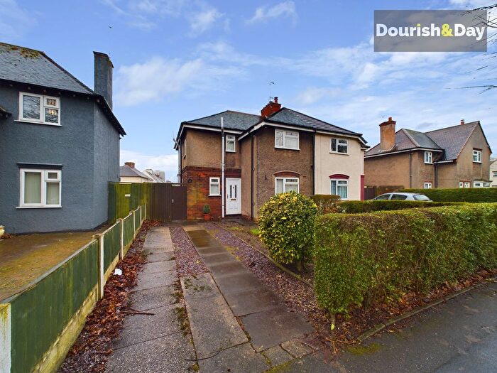 3 Bedroom Semi-Detached House For Sale In Westhead Avenue, Stafford, ST16