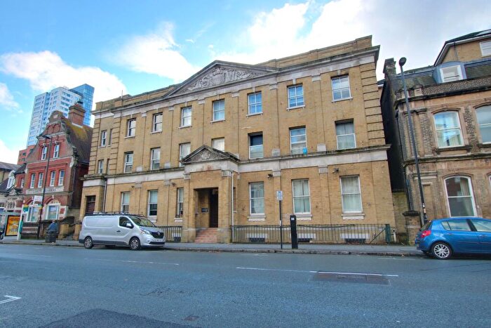 1 Bedroom Apartment For Sale In Canute Road, Southampton, SO14