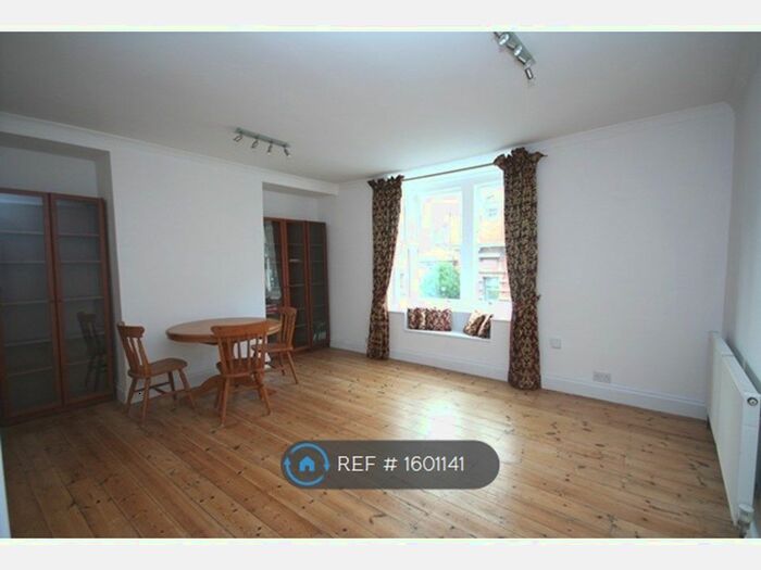 2 Bedroom Flat To Rent In St. Leonards Road, Windsor, SL4
