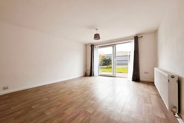 2 Bedroom Semi-Detached House To Rent In Cathay Gardens, Dibden, Southampton, SO45