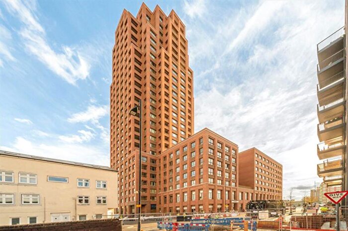 3 Bedroom Flat To Rent In Ilderton Road, South Bermondsey, SE15