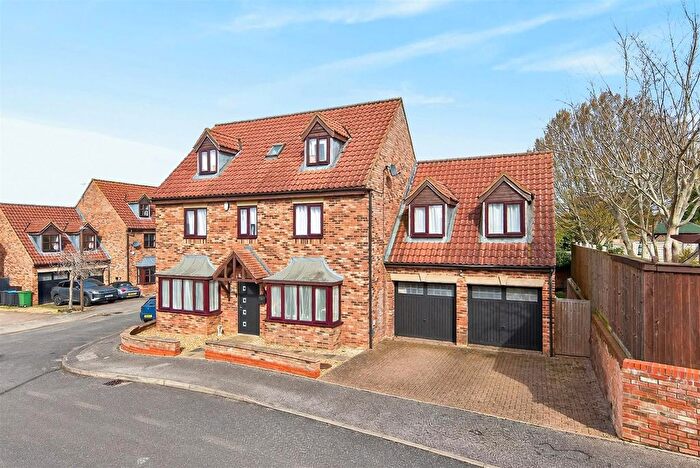 5 Bedroom Detached House For Sale In Wroxton Court, Westcroft, Milton Keynes, MK4