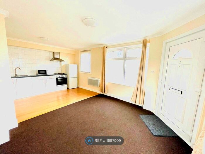 1 Bedroom Flat To Rent In Oakwood Avenue, Surrey, CR4