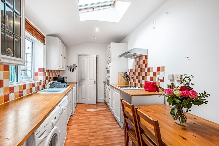 3 Bedroom Flat To Rent In Kingston Road, London, SW19