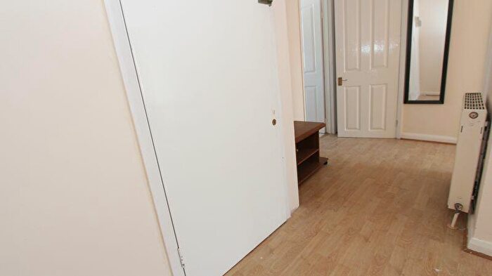 1 Bedroom Flat To Rent In Balls Pond Road, Dalston, N1