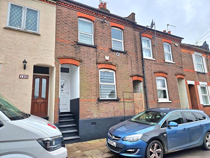 5 Bedroom House To Rent In Baker Street, Luton, LU1