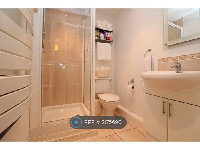 2 Bedroom Flat To Rent In Berberis House, Feltham, TW13