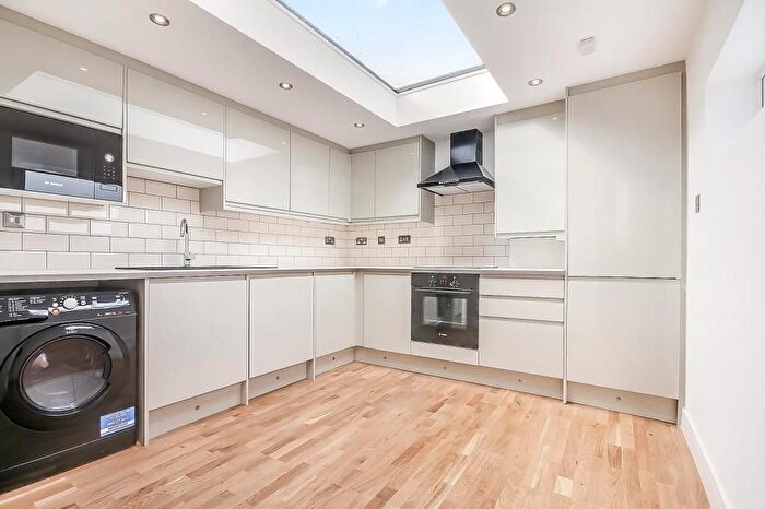 2 Bedroom Flat To Rent In Duke Street, Richmond, Surrey, TW9