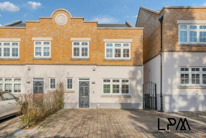 4 Bedroom Semi-Detached House To Rent In Anastasia Mews, Finchley, London, N12
