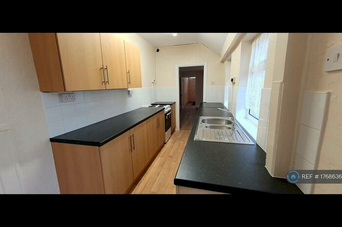 3 Bedroom Terraced House To Rent In Sherwood Drive, Shirebrook, Mansfield, NG20