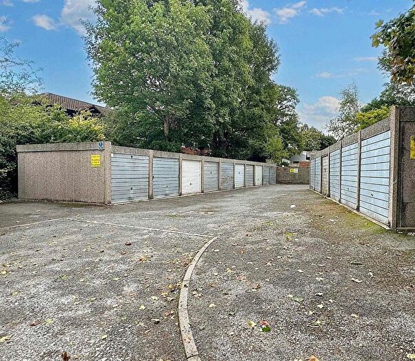 2 Bedroom Flat To Rent In St. Peters Close, Bushey Heath, WD23