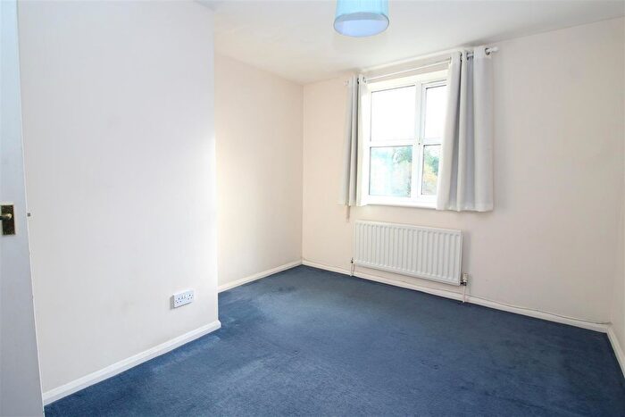 2 Bedroom Flat To Rent In Dexter Close, St Albans, AL1