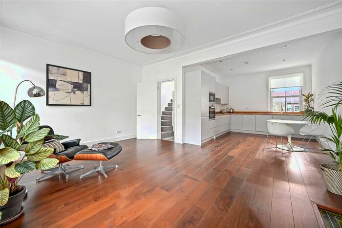 2 Bedroom Flat To Rent In Second Avenue, Shepherds Bush, London, W3