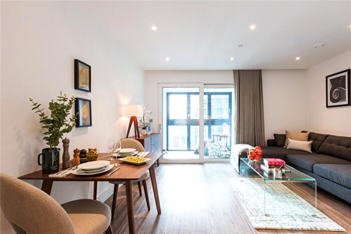 1 Bedroom Apartment For Sale In Wiverton Tower, Aldgate Place, E1
