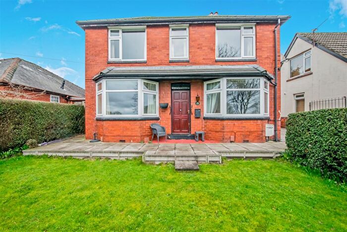 3 Bedroom Detached House For Sale In Green Hill Lane, Wortley, Leeds, LS12