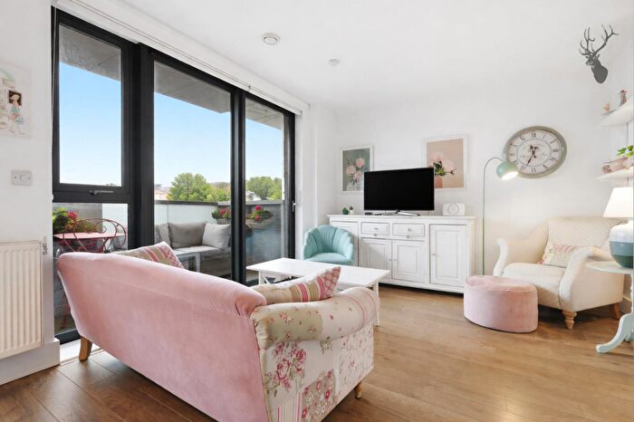 2 Bedroom Flat For Sale In Duckett Street, Santa Maria Court, E1
