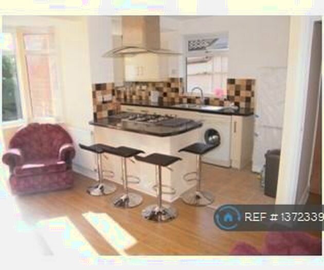 4 Bedroom Semi-Detached House To Rent In Landseer Road, Leicester, LE2