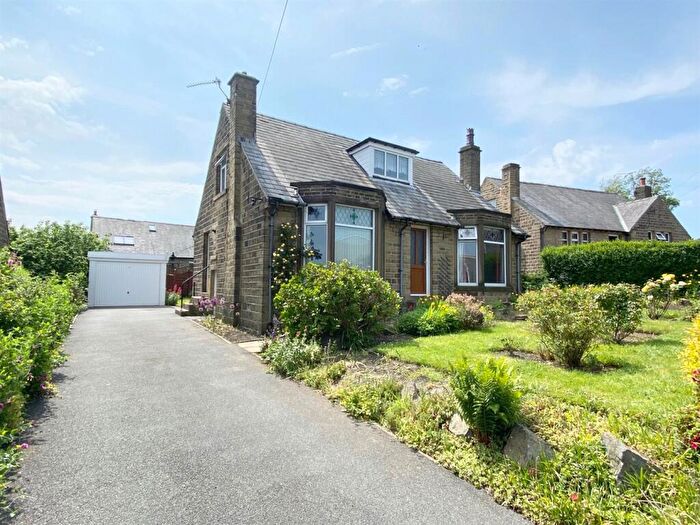 3 Bedroom Detached Bungalow For Sale In Stonefield Avenue, Huddersfield, HD4
