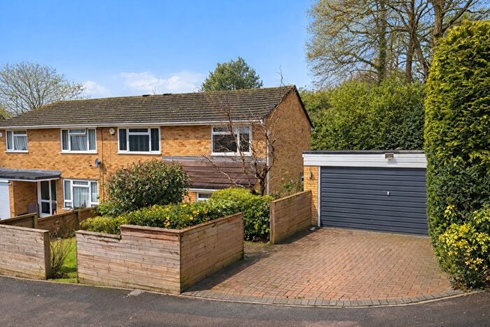 3 Bedroom Semi Detached House For Sale In Randell Close, Blackwater, GU17