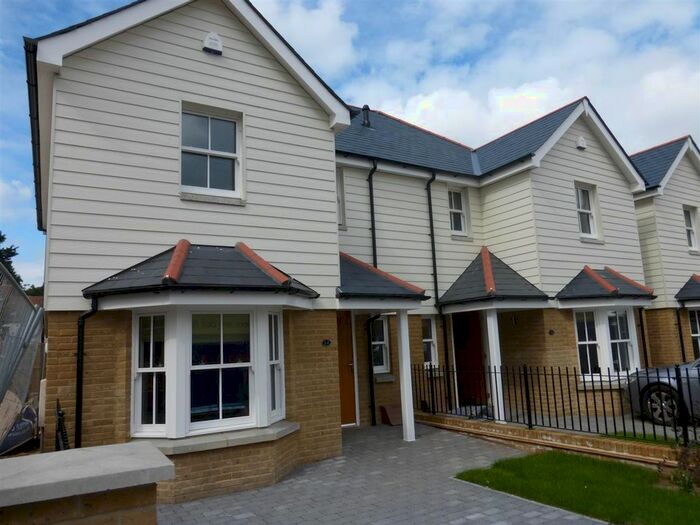 3 Bedroom Semi-Detached House To Rent In Grant Close, Broadstairs, CT10