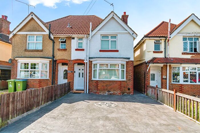 3 Bedroom Semi-Detached House For Sale In King Georges Avenue, Southampton, SO15