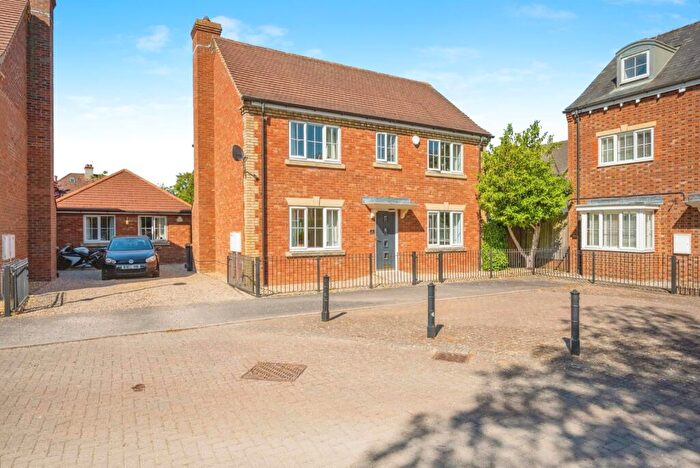 5 Bedroom Detached House For Sale In Parklands, Bedford, Bedfordshire, MK41