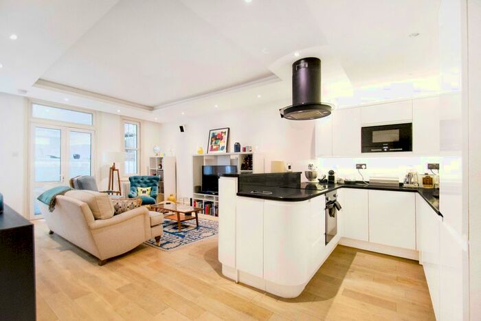 1 Bedroom Flat To Rent In Warwick Road (Philbeach Gardens Facing Side), London, SW5