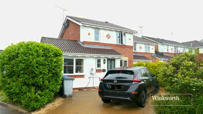 4 Bedroom Link Detached House To Rent In Boardman Close, Barnet, EN5