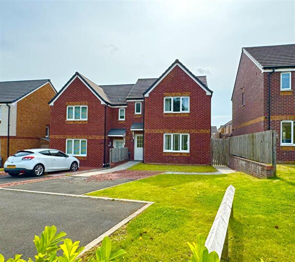 3 Bedroom Semi-Detached House For Sale In Penny Crescent, Glasgow, G43