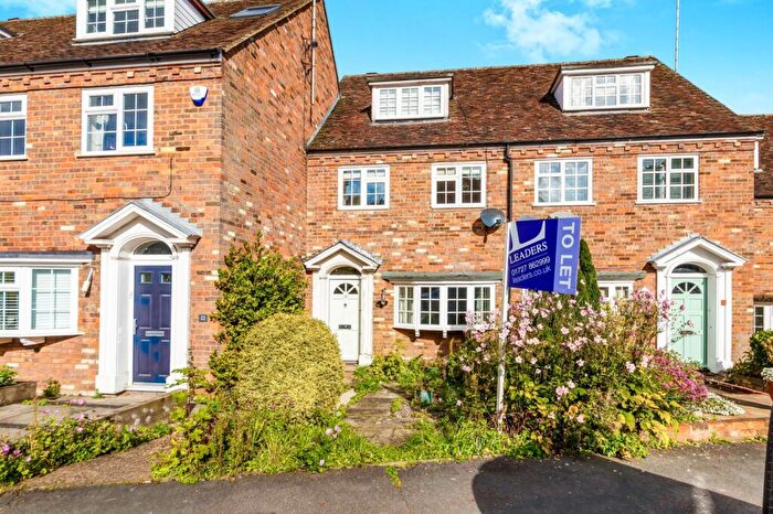 3 Bedroom Town House To Rent In Pickford Road, Markyate, AL3