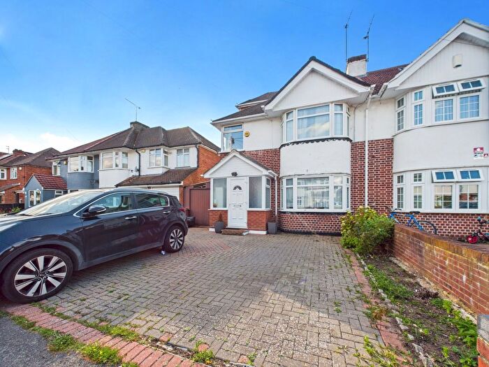4 Bedroom Semi-detached House For Sale In Courtlands Avenue, Langley, Berkshire, SL3