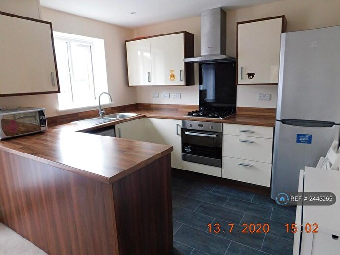 2 Bedroom Flat To Rent In Warden Street, Manchester, M40