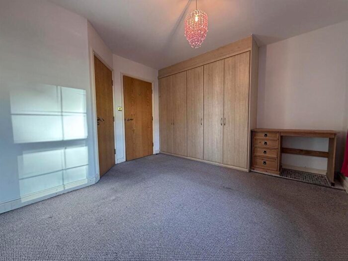2 Bedroom Apartment For Sale In Stoneleigh Court, Shadwell Lane, LS17