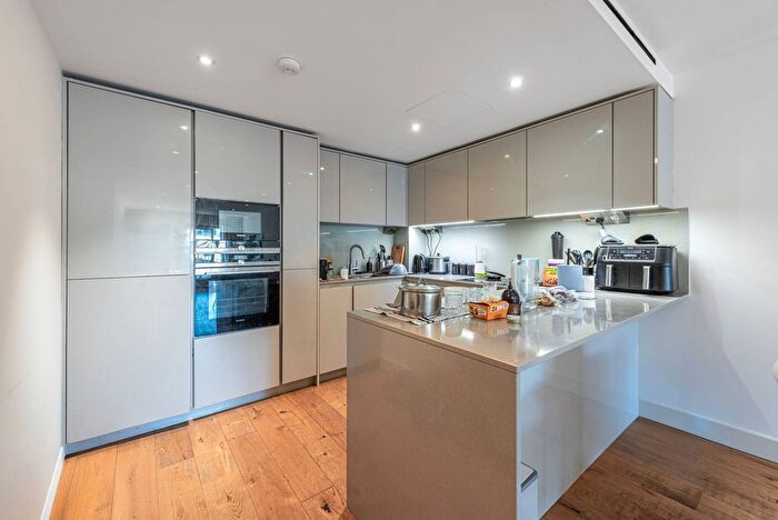 3 Bedroom Flat To Rent In Aerodrome Road, Colindale, London, NW9