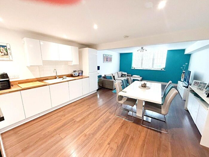 1 Bedroom Flat To Rent In Stone Street, BN1