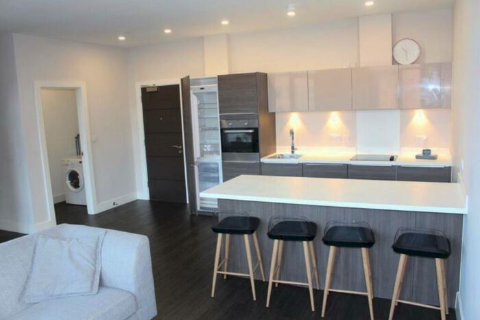 2 Bedroom Flat To Rent In Greenleigh Court, Dawsons Square, Pudsey, West Yorkshire, LS28