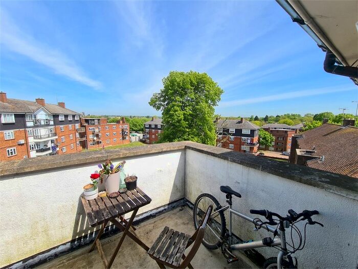 3 Bedroom Flat To Rent In Bouchier House, The Grange, East Finchley, N2