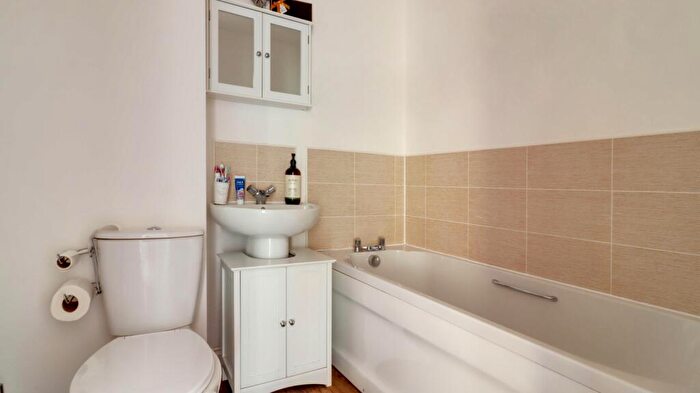 4 Bedroom Semi-Detached House To Rent In Turnpike, Moulton, Northampton, NN3
