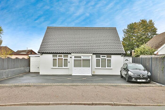 4 Bedroom Detached House For Sale In Three Mile Lane, Norwich, NR5