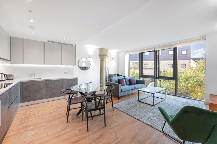 2 Bedroom Flat To Rent In St. Georges Apartments, Brentford, TW8