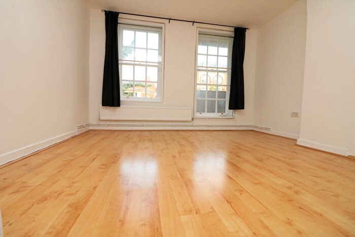 3 Bedroom Flat To Rent In Holloway Road, London, N7
