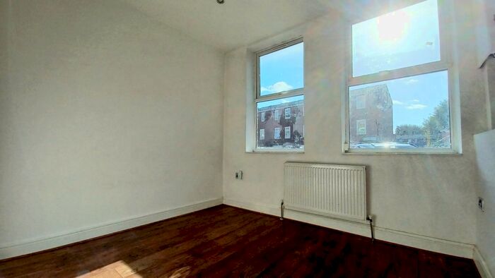 1 Bedroom Flat To Rent In Median Road, London, E5